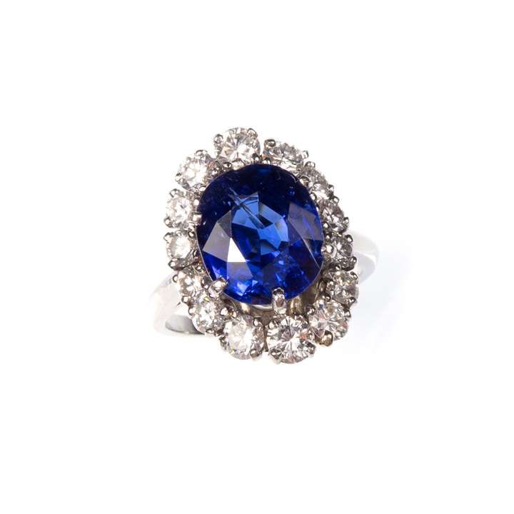 Single stone sapphire and diamond cluster ring